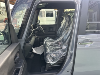 新型N-BOX(ホンダ)届出済未使用車 前席内装