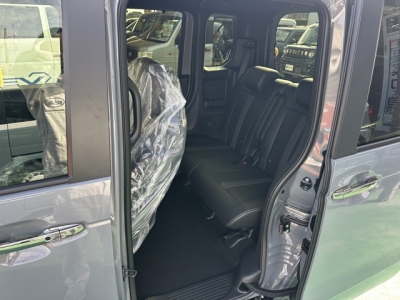 新型N-BOX(ホンダ)届出済未使用車 後席内装