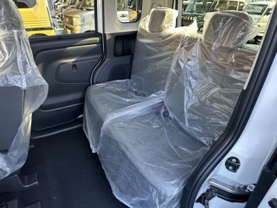 ルークス(ニッサン)届出済未使用車 後席内装