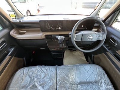 ルークス(ニッサン)届出済未使用車 後席から見た前席