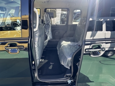 ルークス(ニッサン)届出済未使用車 後席内装