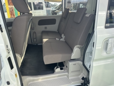 エブリイバン(スズキ)中古車 後席内装