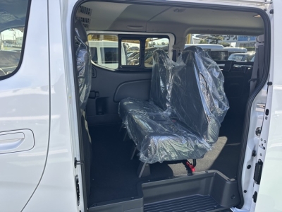 キャラバン(ニッサン)登録済未使用車 後席内装