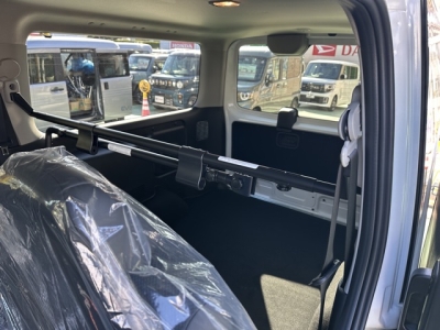 キャラバン(ニッサン)登録済未使用車 後席から見た前席