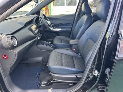 キックス(ニッサン)中古車 前席内装