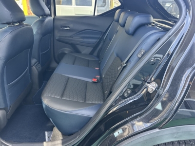キックス(ニッサン)中古車 後席内装