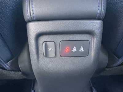 キックス(ニッサン)中古車 後席から見た前席