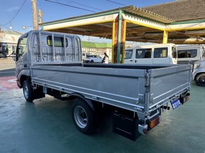 ダイナトラック(トヨタ)登録済未使用車 後方