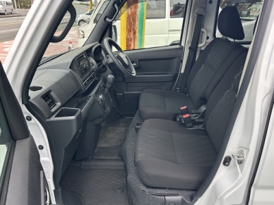 サンバーバン(スバル)中古車 前席内装