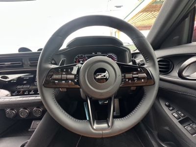 フェアレディZ(ニッサン)中古車 後席から見た前席