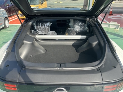 フェアレディZ(ニッサン)登録済未使用車 後席内装