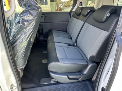 新型フリード(ホンダ)登録済未使用車 後席内装