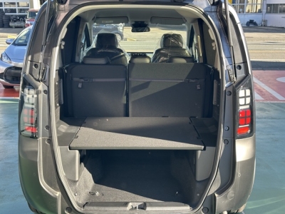 新型フリード(ホンダ)登録済未使用車 内外装写真他２