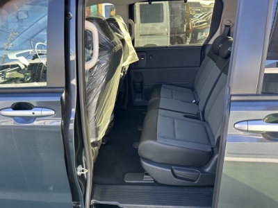 新型フリード(ホンダ)登録済未使用車 後席内装