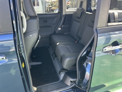 スペーシアカスタムのOEM(スズキ)中古車 後席から見た前席
