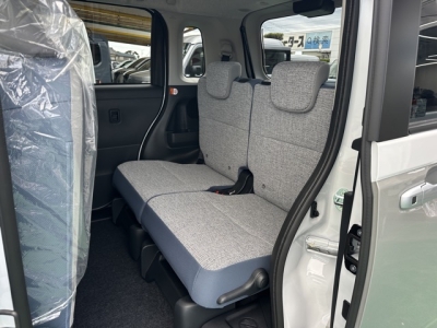 ムーヴキャンバス(ダイハツ)届出済未使用車 後席内装