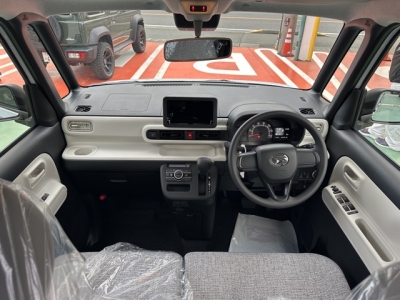 ムーヴキャンバス(ダイハツ)届出済未使用車 後席から見た前席