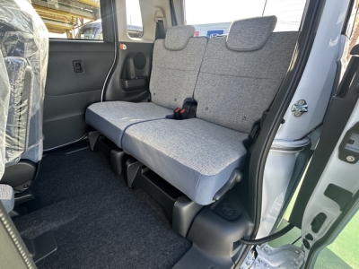 ムーヴキャンバス(ダイハツ)届出済未使用車 後席内装