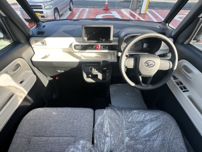 ムーヴキャンバス(ダイハツ)届出済未使用車 後席から見た前席