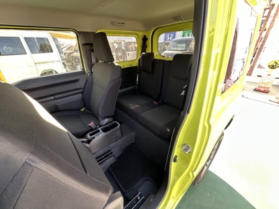 ジムニー(スズキ)届出済未使用車 後席内装