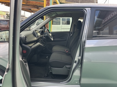 eKクロス(三菱)中古車 前席内装