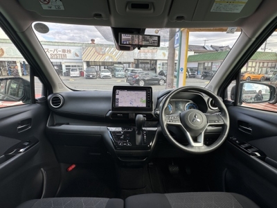 eKクロス(三菱)中古車 後席から見た前席