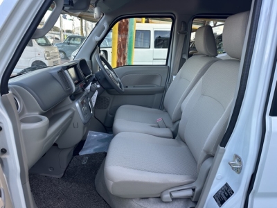 NV100クリッパーリオ(ニッサン)中古車 前席内装