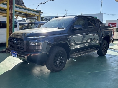 トライトン(三菱)レンタ登録済未使用車 前方