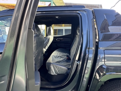 トライトン(三菱)レンタ登録済未使用車 後席内装