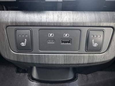 アリア(ニッサン)中古車 内外装写真他１