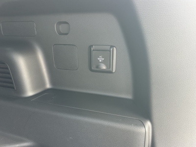 アウトランダーPHEV(三菱)中古車 内外装写真他２