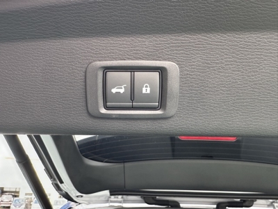 アウトランダーPHEV(三菱)中古車 内外装写真他２