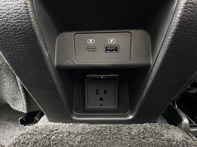 アウトランダーPHEV(三菱)中古車 内外装写真他１