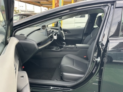 プリウス(トヨタ)登録済未使用車 前席内装