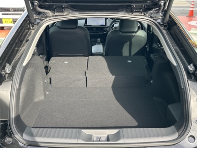 プリウス(トヨタ)登録済未使用車 内外装写真他１