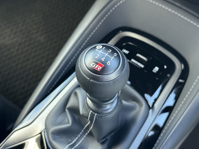 GRカローラ(トヨタ)登録済未使用車 16
