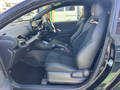 GRヤリス(トヨタ)中古車 前席内装
