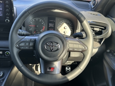 GRヤリス(トヨタ)中古車 内外装写真