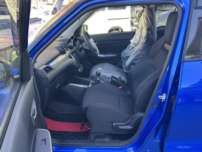 スイフトスポーツ(スズキ)登録済未使用車 前席内装