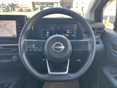 ノート(ニッサン)中古車 内外装写真