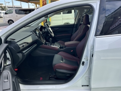 レヴォーグ(スバル)中古車 前席内装