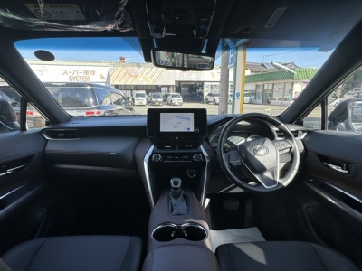ハリアーハイブリッド(トヨタ)中古車 後席から見た前席