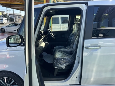 新型N-BOX(ホンダ)届出済未使用車 前席内装