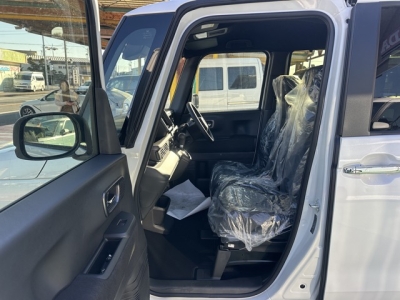 新型N-BOX(ホンダ)届出済未使用車 前席内装