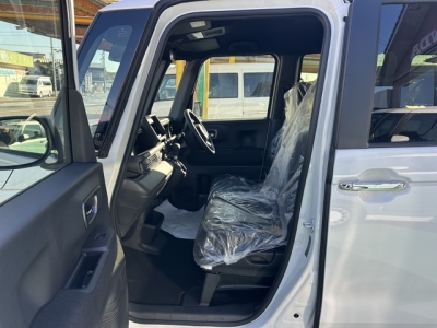新型N-BOX(ホンダ)届出済未使用車 前席内装