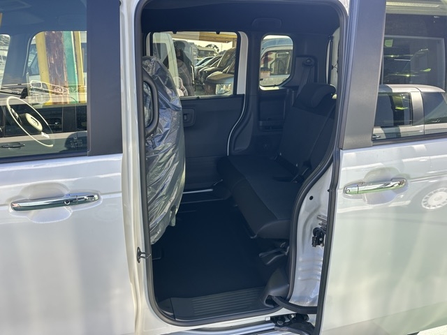 N-BOX(ホンダ)届出済未使用車 4