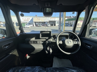 新型N-BOX(ホンダ)届出済未使用車 後席から見た前席