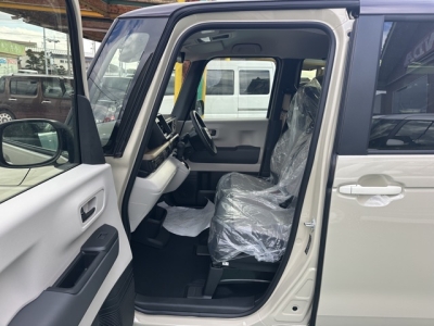 新型N-BOX(ホンダ)届出済未使用車 前席内装