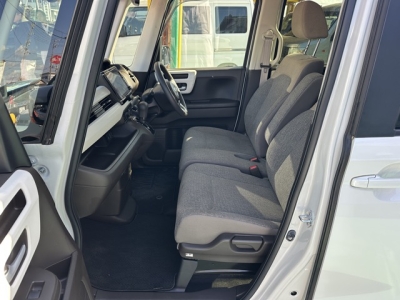 N-BOX(ホンダ)中古車 前席内装