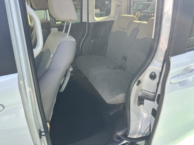 N-BOX(ホンダ)中古車 後席内装